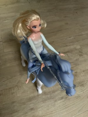 Hasbro Die Eiskönigin 2, Wasserzauber und Landspaß, Elsa und Nokk.