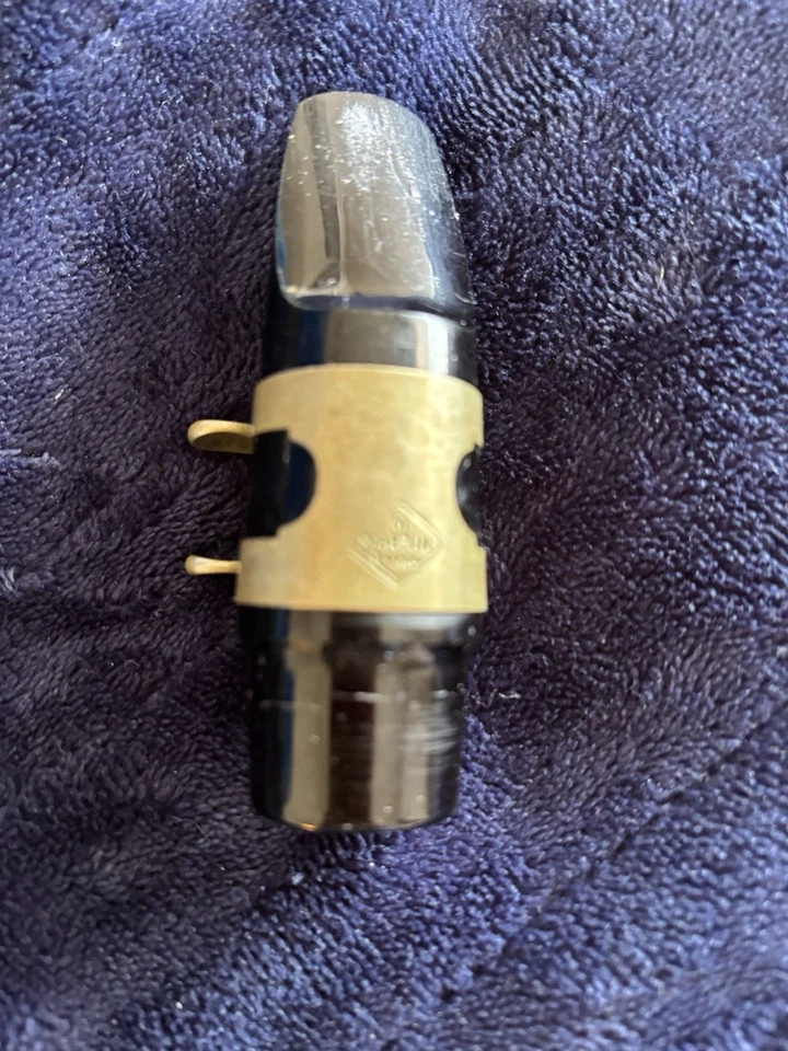 Saxofón alto usado hecho en EE. UU. listo para tocar Foto 3 de 4