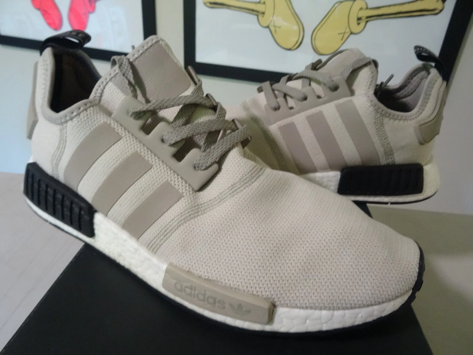 ADIDAS NMD_R1 MARRONE CHIARO NERO BIANCO TAGLIA 12 (S76848) SCARPE DA GINNASTICA UOMO