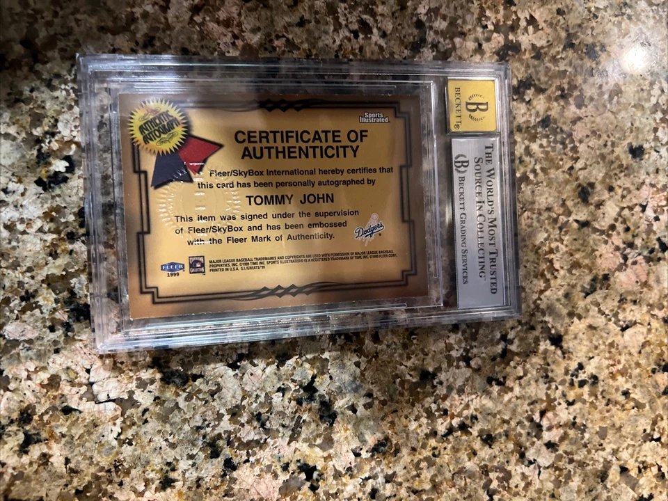 Tommy John Firmado 1999 Fleer SI Grandes del Juego BGS 8.5 Automático Dorado 10 Foto 3 de 3