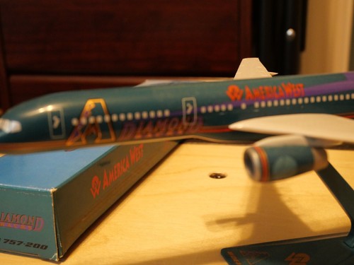 America West B757-200 "Diamond Backs" 1/200 Desktop Model - Picture 2 of 4