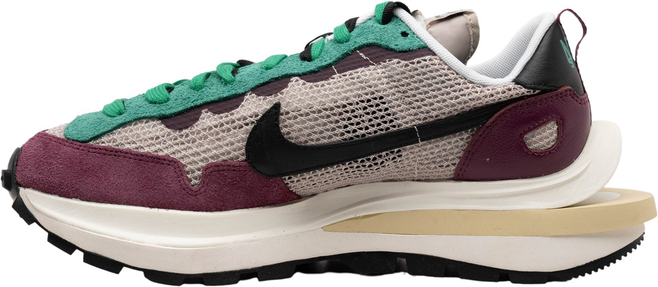 Nike sacai x VaporWaffle SP Villain Red