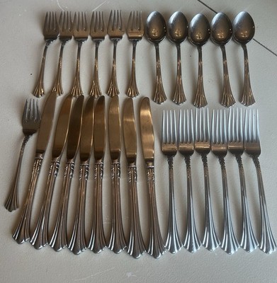 Reed & Barton Stainless 1800 Glossy Set of 26 Dinner Forks Knives Spoons