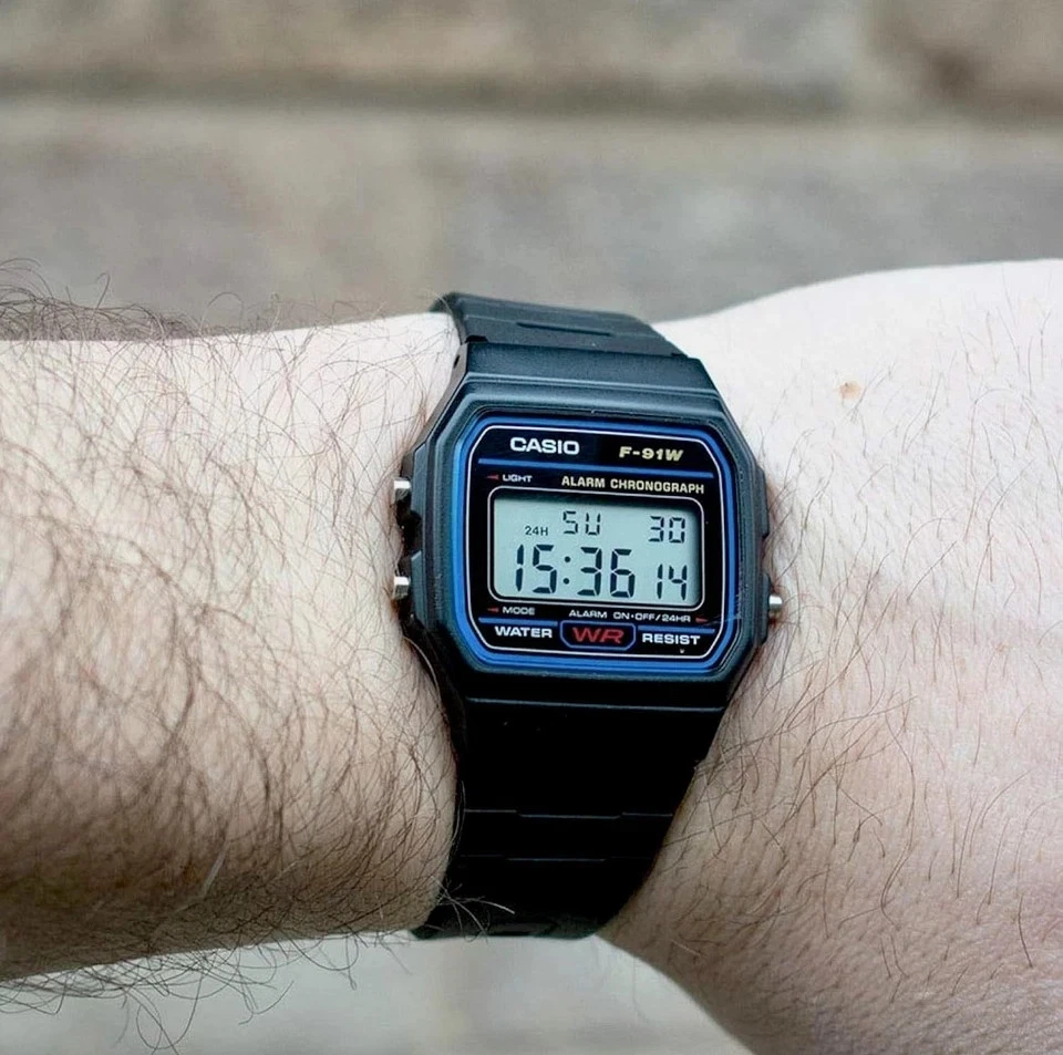 Casio Class Digital Watch F91 Water Splush F91 Look with Resin Strap in Black - Image 2 of 4