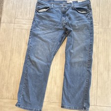 Wrangler Woman  s Relaxed Bootcut Denim Jeans Blue Medium Wash 5-Pocket Design