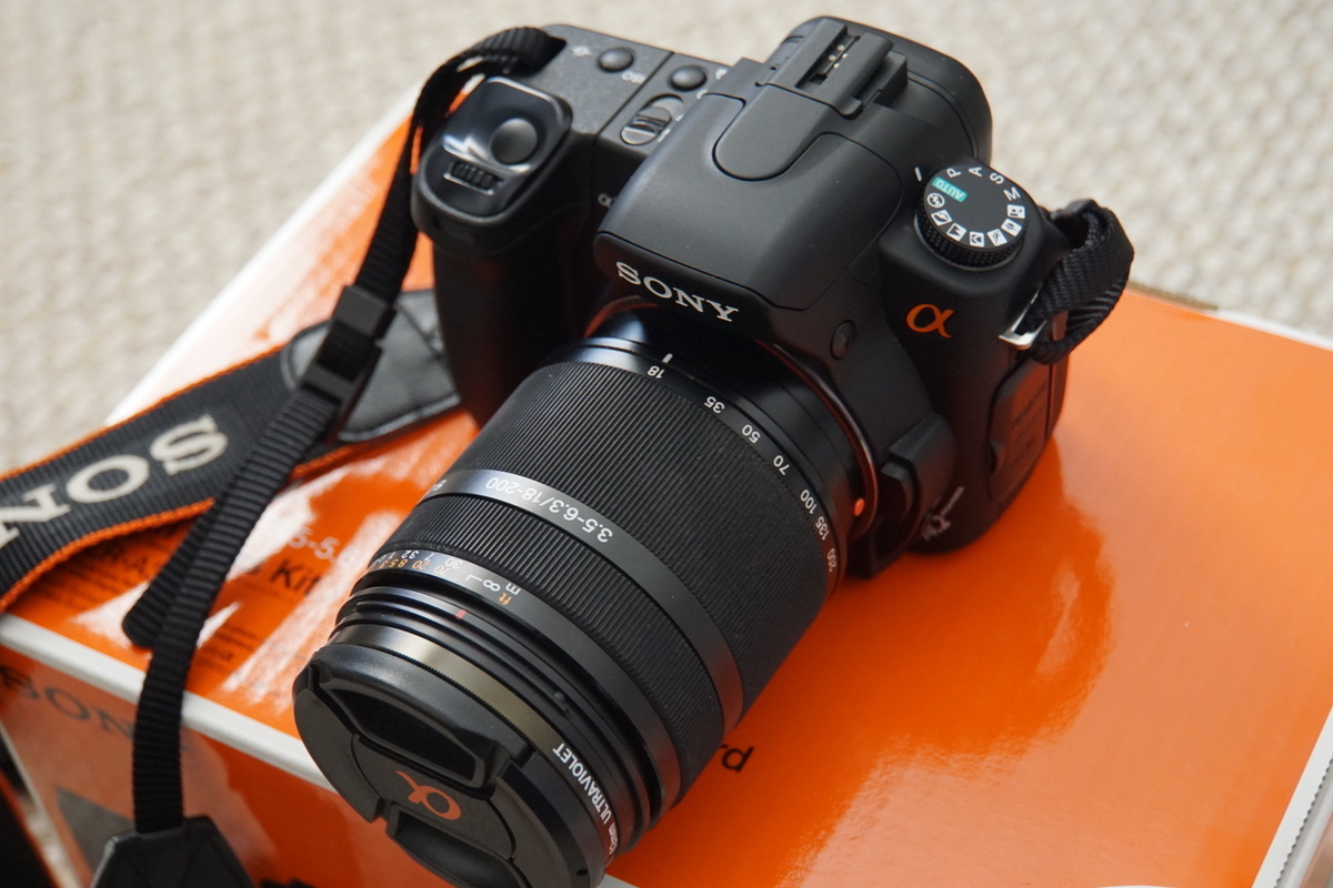 SONY ALPHA A350 14.2MP DIGITAL DSLR CAMERA w/ 18-200 mm ZOOM