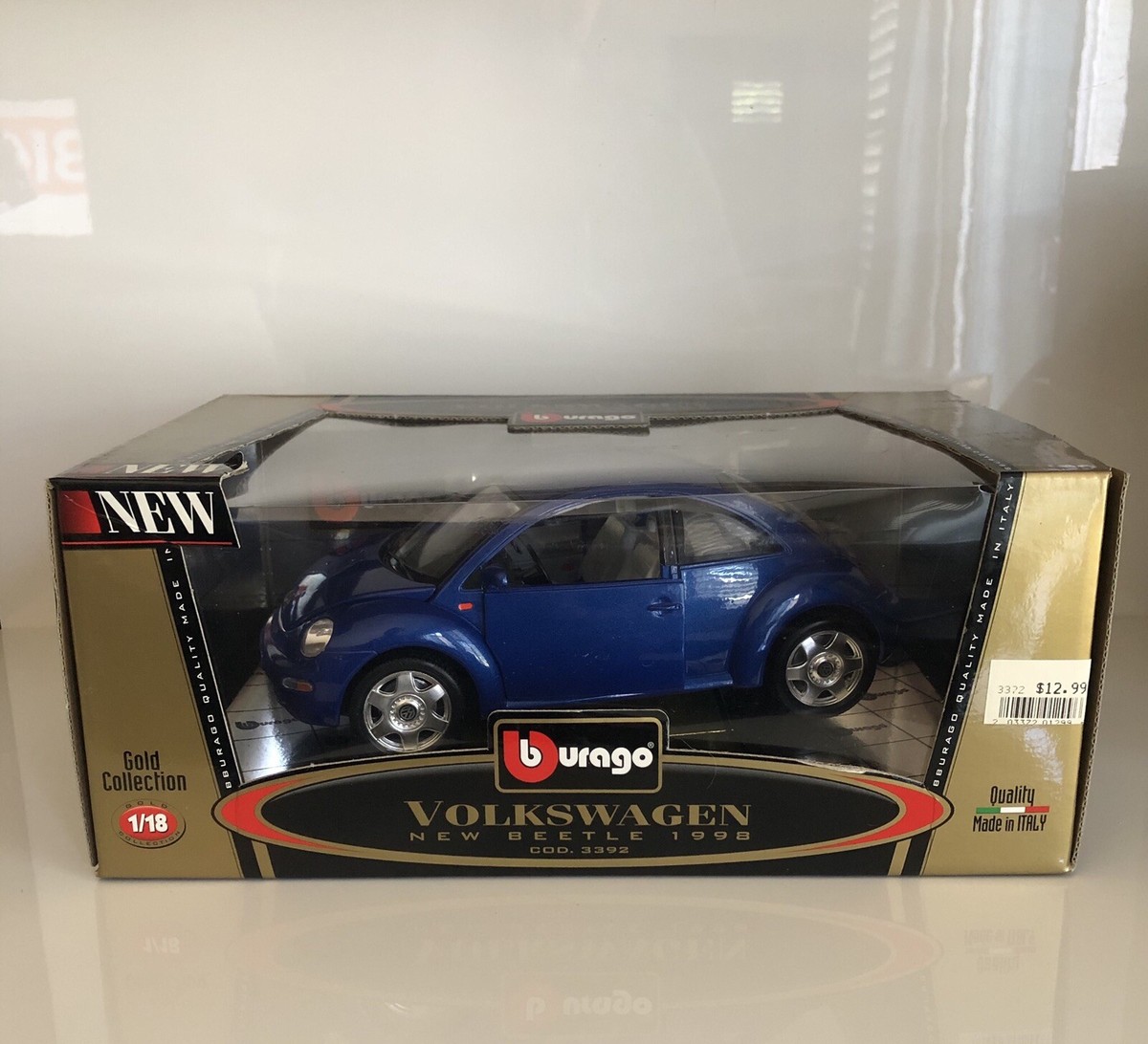 1:18 SCALE BBURAGO VOLKSWAGEN NEW BEETLE BLUE DIECAST MODEL GOLD