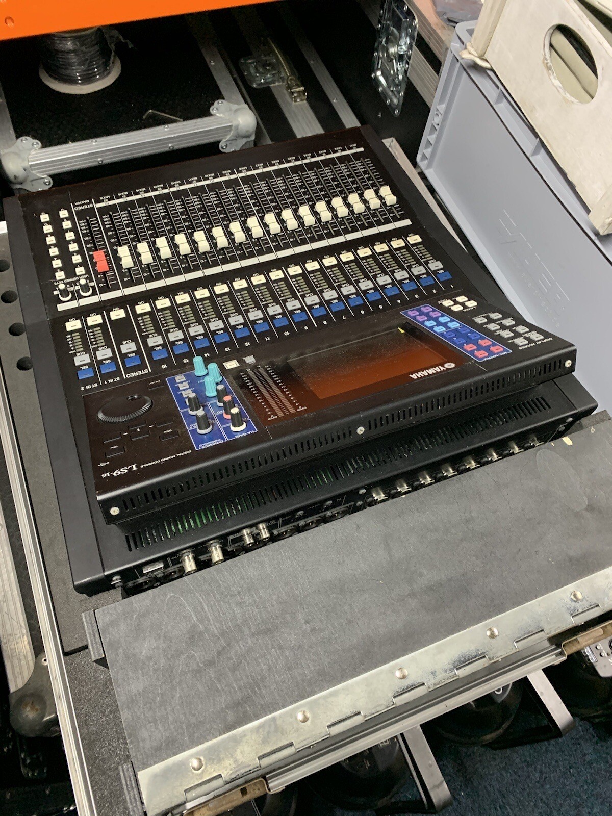 Yamaha LS916 Sound Desk Digital Audio Mixer with dogbox heavy duty
