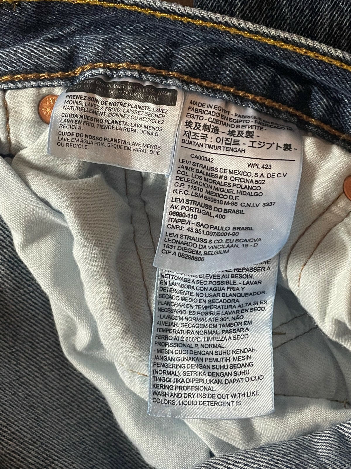 Classic Authentic Levi's 501 Button Fly Jeans Blu… - image 4