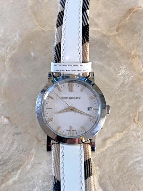 burberry round leather strap watch 38mm