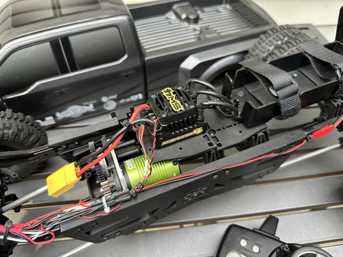 CEN Ford F450 SD KG1 Edition 1/10 RTR Custom Dually Truck Tow Rig Lifted Swamper - Picture 3 of 12