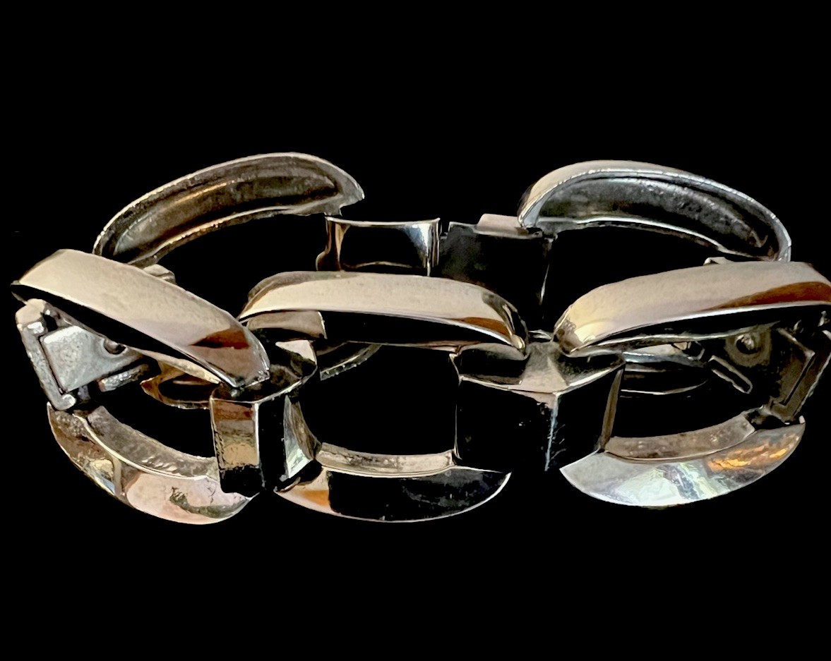 Large Silvertone Interlocked Links Modernist 7" H… - image 1