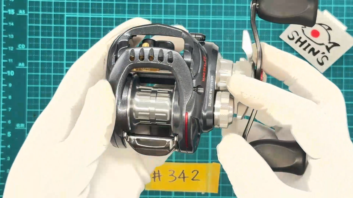 Near Mint Daiwa Zillion TW 1516SH 7.3:1 Right Hand