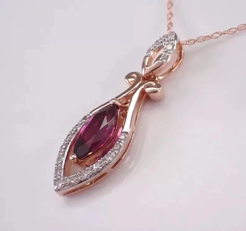 Colgante lágrima rubí rojo creado en laboratorio corte marquesa de 1,80 quilates enchapado en oro rosa de 14 quilates Foto 3 de 4