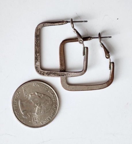 Pendientes perforados vintage de aro con forma de diamante cuadrado tono plata - Imagen 4 de 4