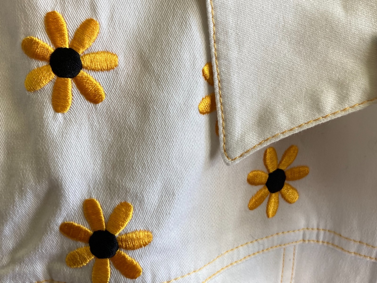 Bob Mackie Jacket Wearable Art Yellow Daisies NEW… - image 5