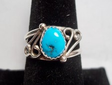 VINTAGE - STERLING SILVER - TURQUOISE RING - SIZE 8.25