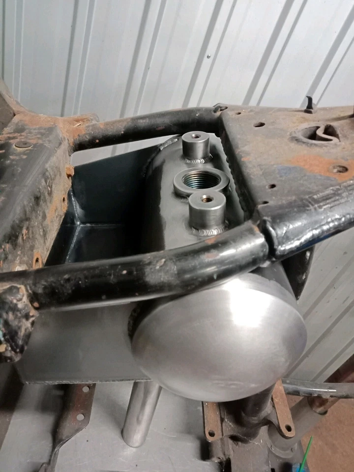 Tinworksinc Harley Davidson Softail Bobber/铲头/油箱,电池盒 — 第 4/4 张图片