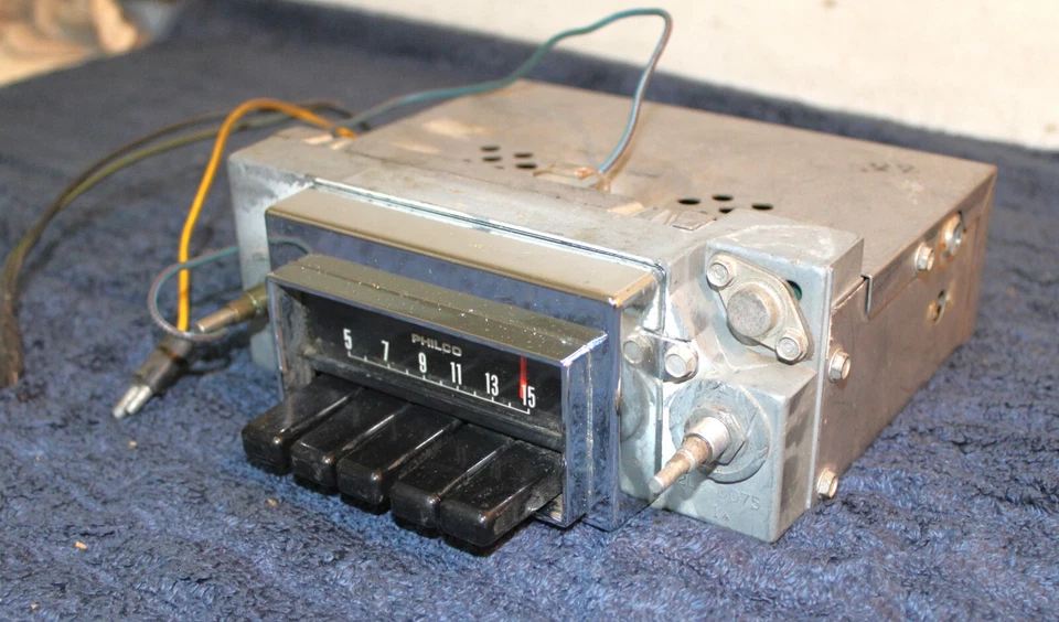 1968 1969 Fairlane 500 Torino GT Ranchero Comet Montego Cyclone ORIG AM RADIO - Image 3 of 4