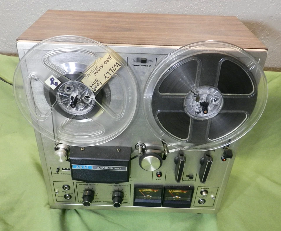 AKAI 1722W Reel to Reel Tape works see video VINTAGE REEL to REEL TAPE RECORDER - Image 1 of 4