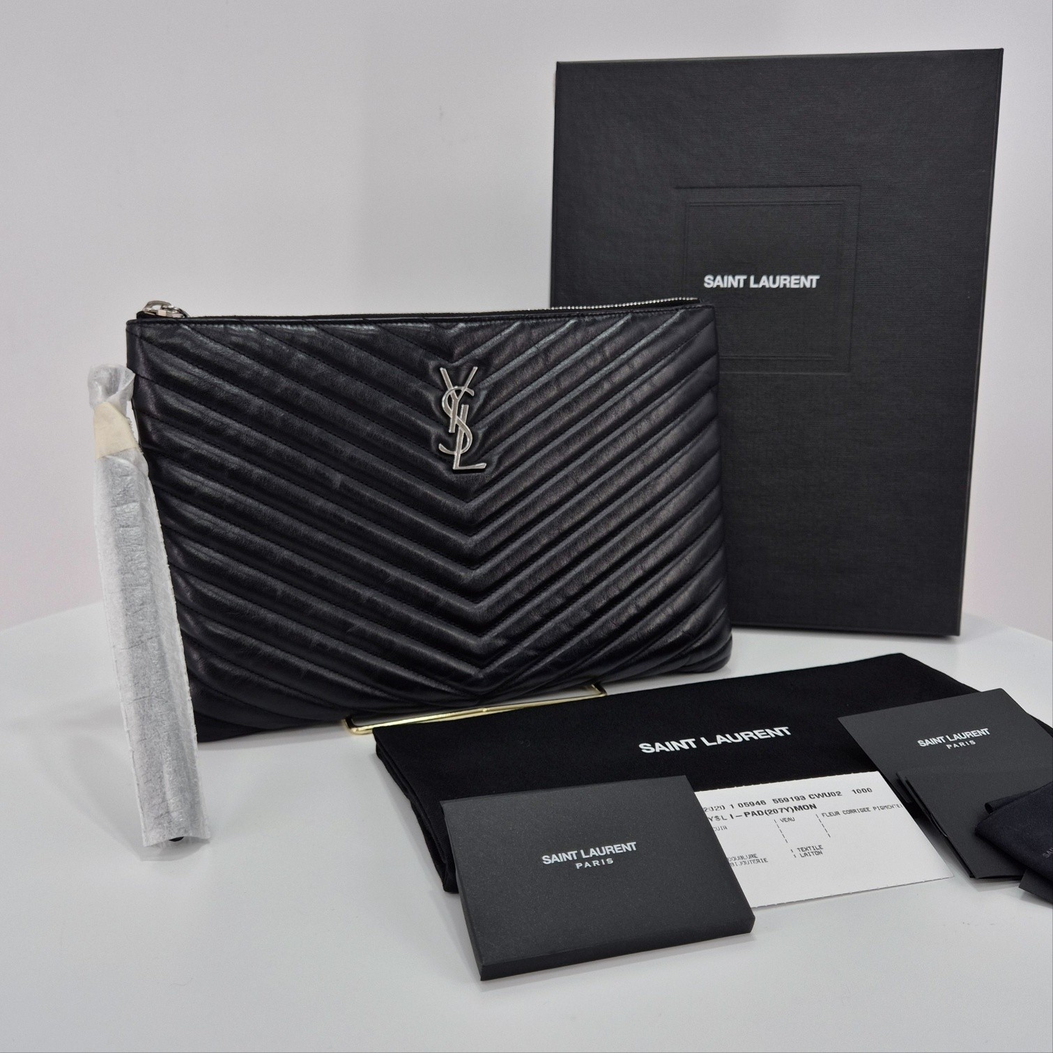 Borsa pochette Saint Laurent Matelassé tono argento media nera 559193 115010708