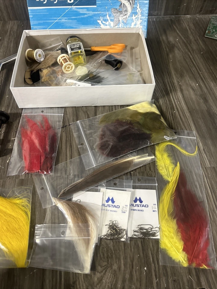 Kit de pesca vintage para atar moscas con libro, tornillo de banco, accesorios y ganchos #2h4a Foto 4 de 4