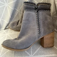 SOFFT Ankle Boots Bootie Sz 9.5M Gray Suede Leather 3” Heel Side Zip Boho EUC