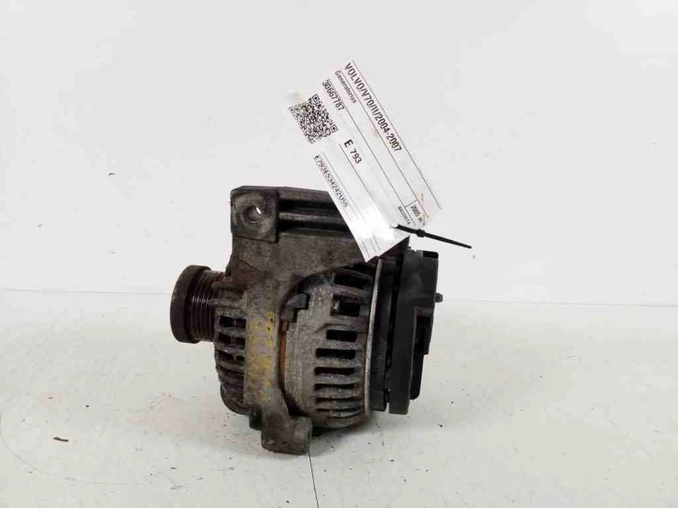 VOLVO V70 II SW Alternateur 30667787 2.40 Petrol 2005 18786351 - Immagine 2 di 4