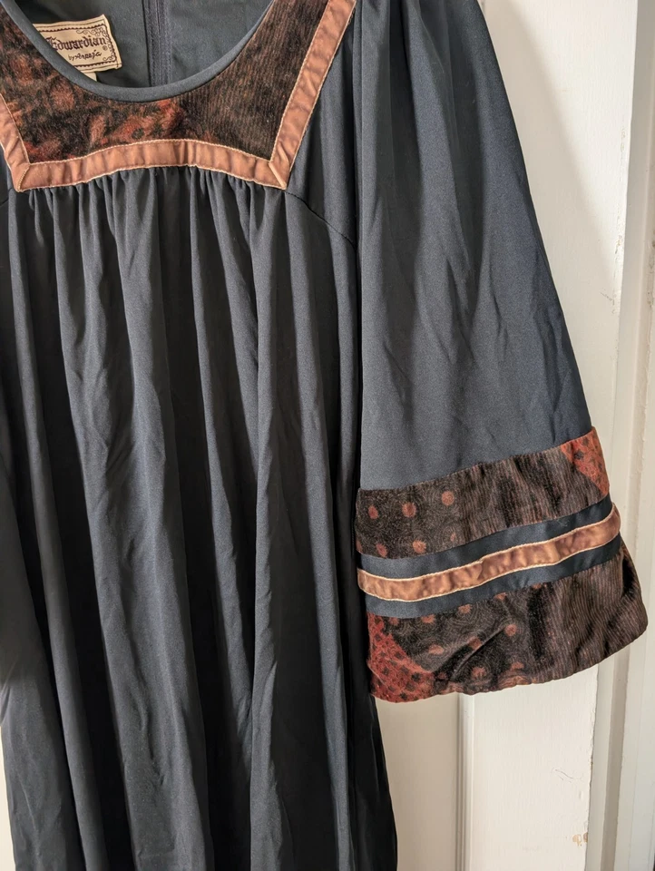 Vestido preto vintage jovem eduardiano por Arpeja romântico gótico bruxa veludo 7 pequenos - Imagem 2 de 4