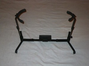 K&M KONIG & MEYER 14940 TUBA DOUBLE ARM ADJUSTABLE STAND - MISSING ONE NUT