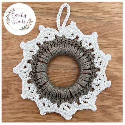 Weiß und Mokka Wandbild Mini Kranz Weihnachtsdeko Wohndeko Stil 