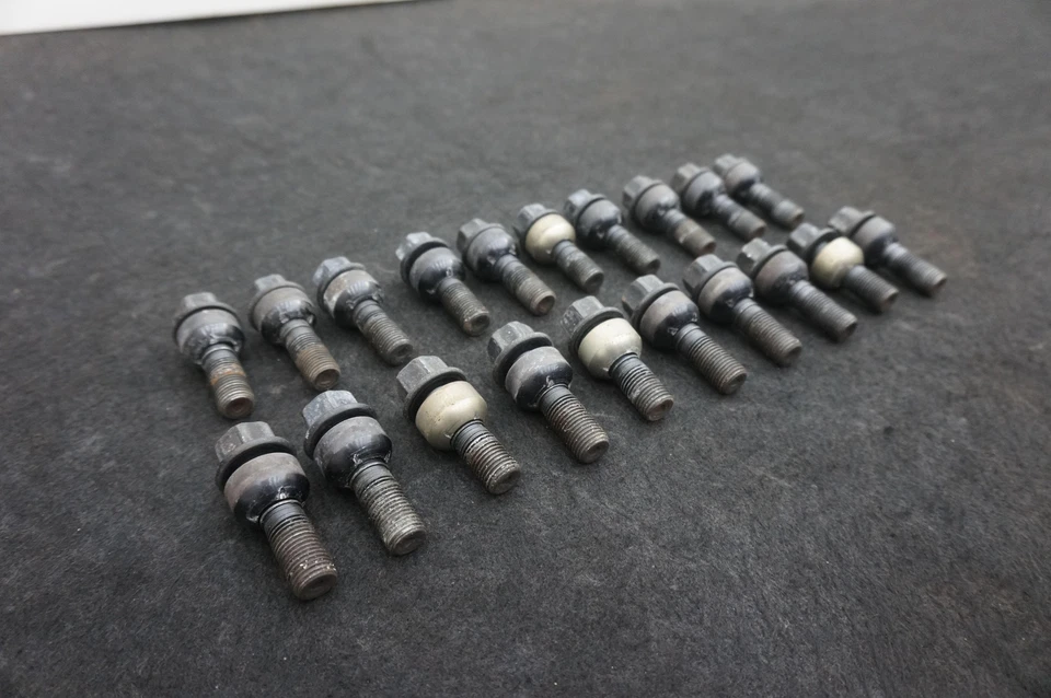 Juego de 20 tuercas de llanta de rueda tuerca perno OEM Porsche Panamera GTS 970 2010-16 Foto 2 de 4