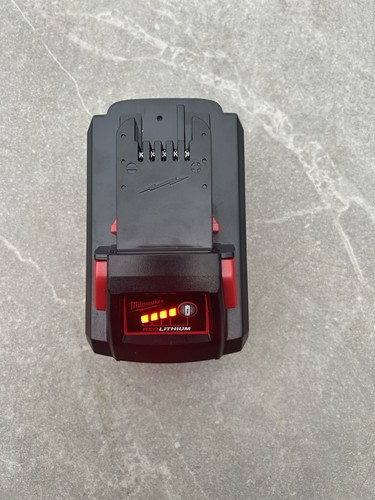 Milwaukee 18V Li-ion 8Ah Battery - Picture 5 of 5