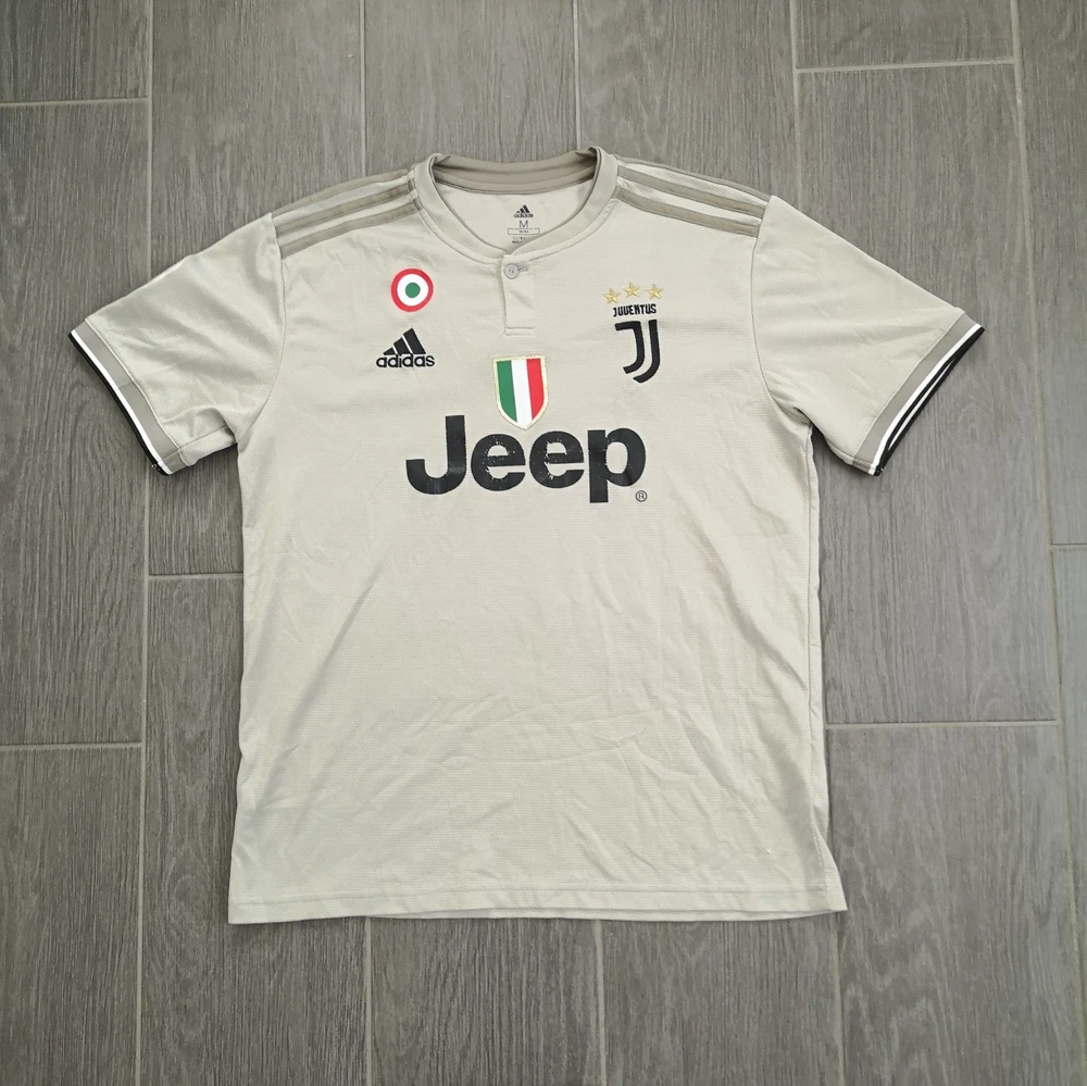 Juventus Turin Trikot Größe: M 2018/19 Fußball Streatwear Fans Mode Adidas