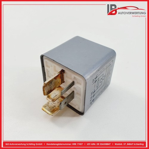 AUDI A4 AVANT (8D5, B5) 1.6 Relais Kraftstoffpumpe 4D0951253 899309000