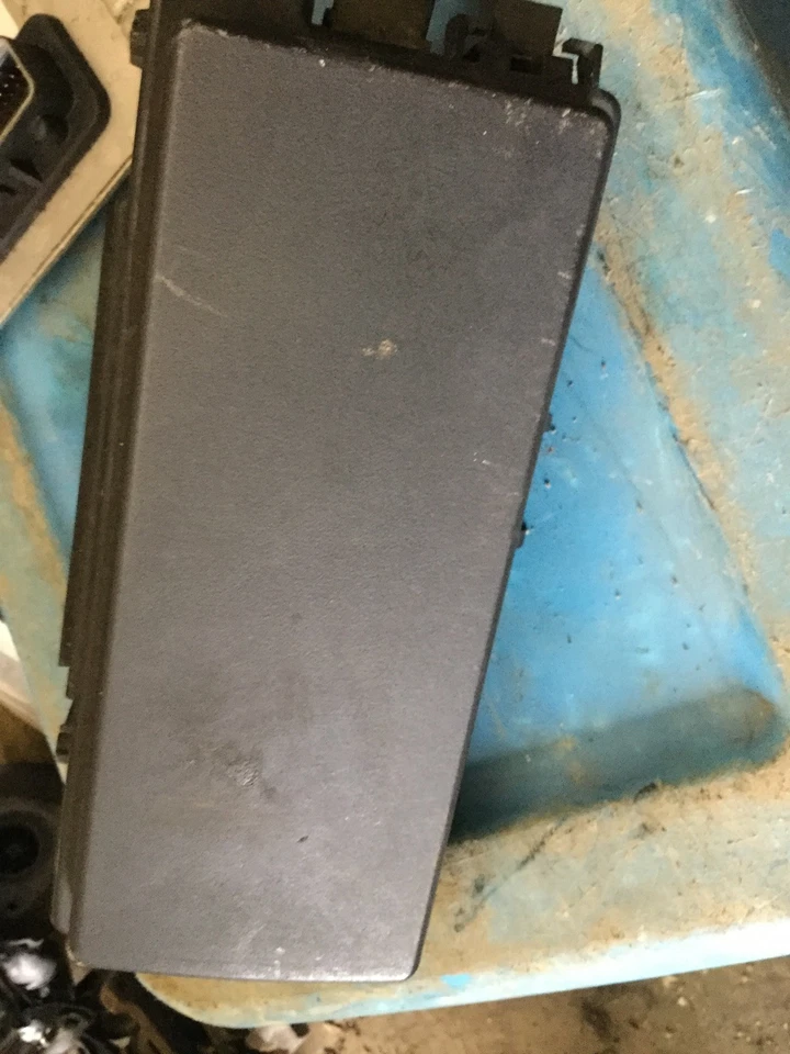 04 05 Panel de caja de fusibles Dodge Durango 56049097AD 5,7 L Foto 2 de 2