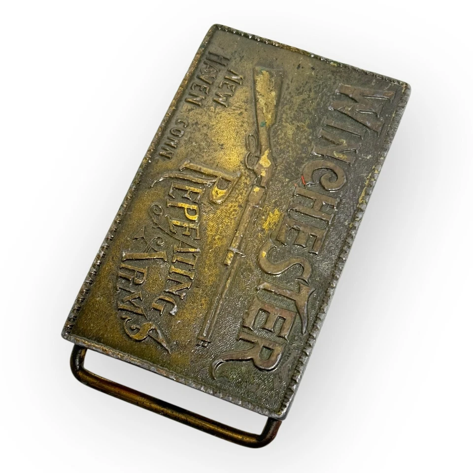 Armas repetitivas Winchester New Haven Conn. Rifle Pistolas Hebilla de cinturón de latón de colección Foto 3 de 4