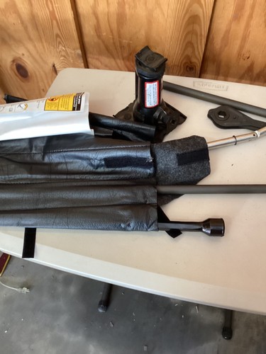 2003 2001 2004 97 98 99 04 05 06 Ford F-150 Tire Bottle Jack 9H17 OEM F150 Truck - Picture 2 of 8