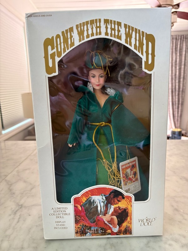 Gone With the Wind Scarlett O'Hara Green Dress World Doll & Stand 1989