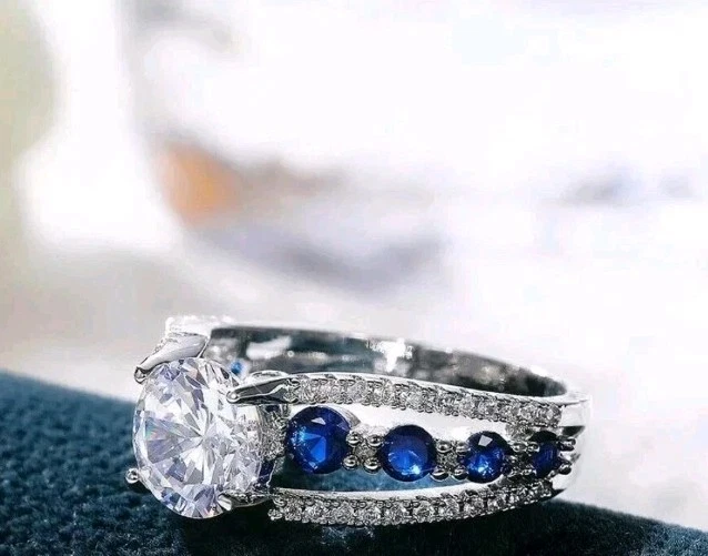 Anillo de compromiso redondo de plata 925 con halo de diamantes y zafiros creado en laboratorio de 2 quilates talla 9 Foto 3 de 4