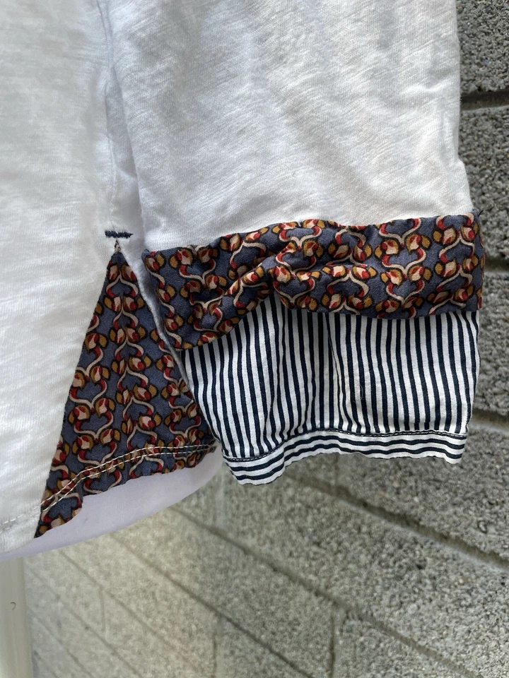 Camisa Little Yellow Button Anthropologie blanca cuello barco con ribete a rayas, talla M Foto 3 de 4