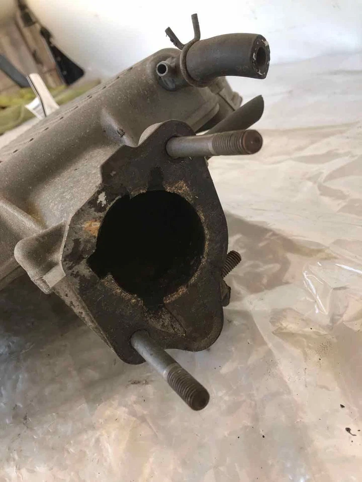 Colector de admisión superior del motor Chrysler Lebaron 1990-1992 3,0 L 6 cilindros OEM Foto 2 de 4