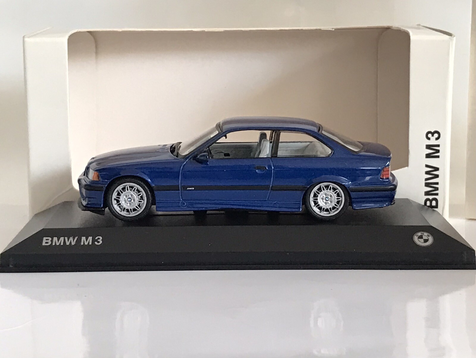 Minichamps 82229417344 BMW M3 E36 1992 - 2000 Blau metallic Blue  