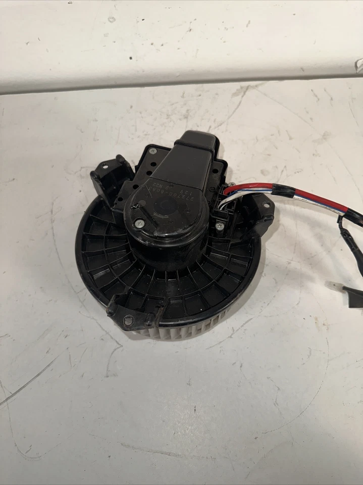 Двигатель вентилятора отопителя Toyota Prius 2010-2015 годов выпуска от оригинального производителя - Изображение 3 из 4