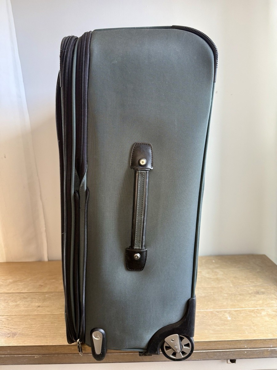Travelpro Crew 8 Expandable Rollaboard Carry-On Luggage Suitcase 2