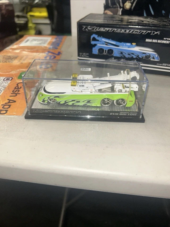 Bus de arrastre escala 1/64 Kustomcity serie recuperación persecución verde versión 122/240  Foto 2 de 4