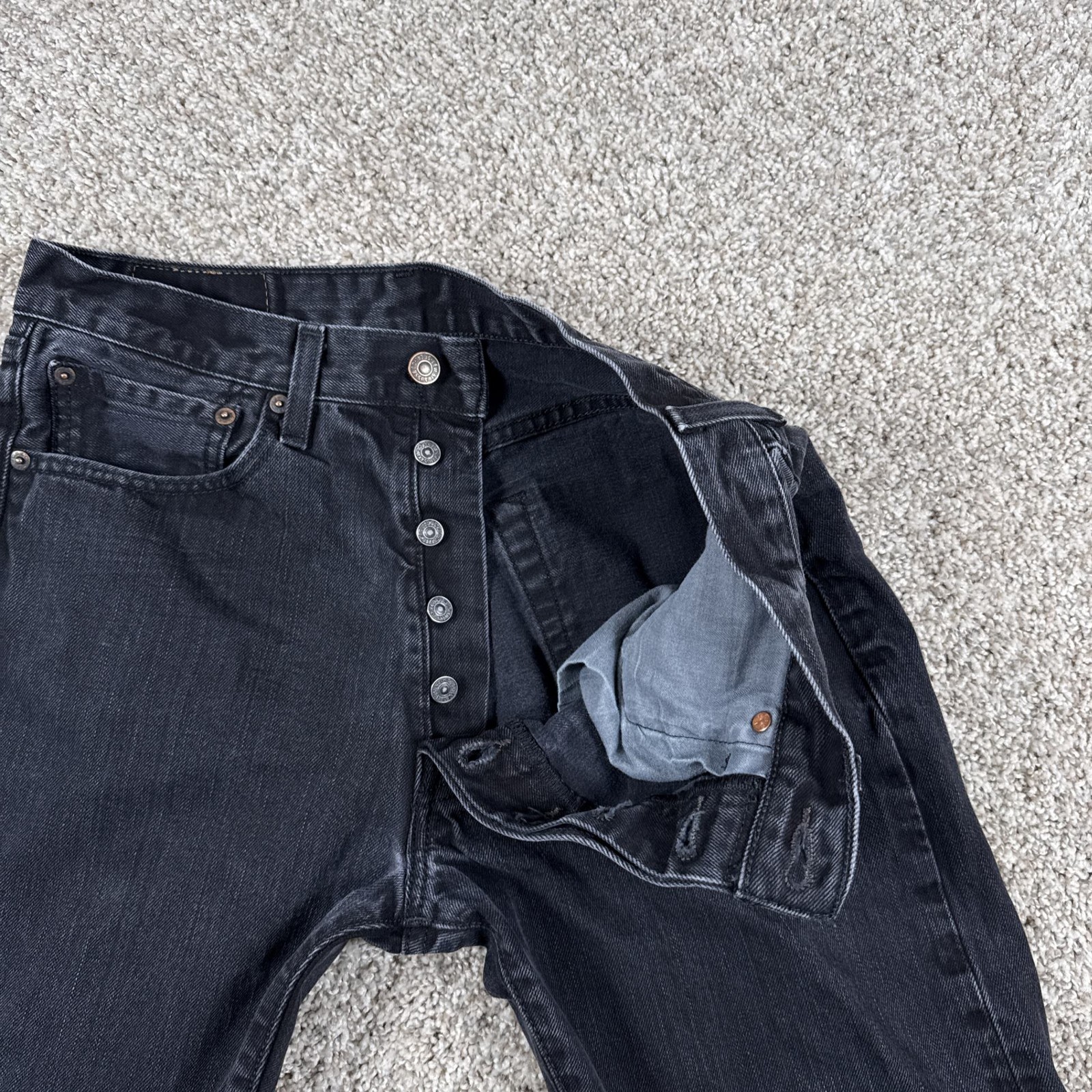 Levis 501 Jeans Mens 32X30 Black Button Fly Straight Leg Classic Washed Denim thumbnail 2