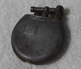 antiguo encendedor de gas redondo vintage según las condiciones encontradas. Para piezas/reparación