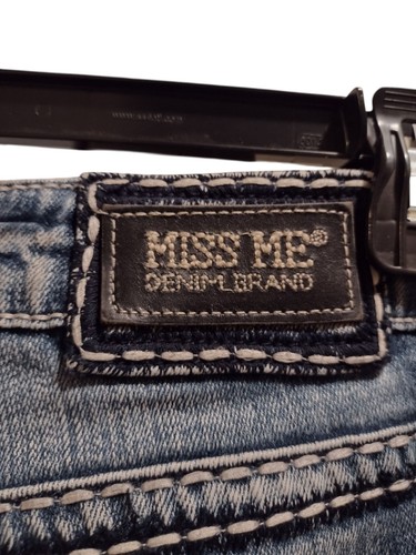 Miss Me Boyfriend Capri Jeans Women's 26 Thick Stitch Distressed Cuffed Studs - Picture 5 of 8