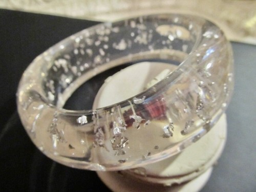 Vintage 1970 Bangle Bracelet FreeForm Clear Bangle w Silver Flecks Confetti MOD - Picture 4 of 5